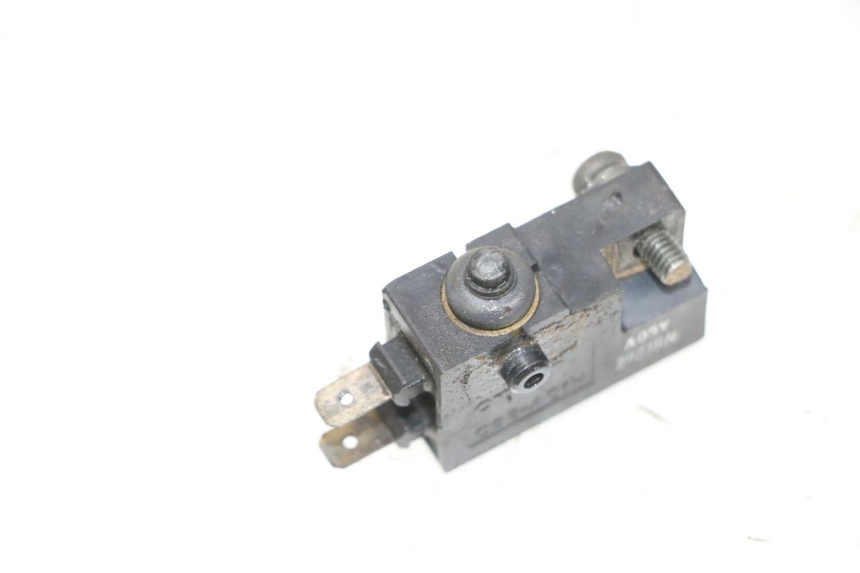 photo de INTERRUPTOR DE LUZ DE FREIO DIREITO YAMAHA YFM R RAPTOR 250 (2008 - 2014) - Outro ângulo de visão