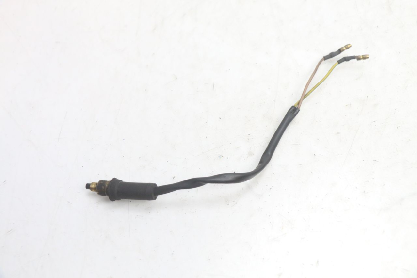 photo de CONTATOR DE LUZ DE FREIO DIREITA YAMAHA YP MAJESTY 125 (1998 - 2001) - Outro ângulo de visão