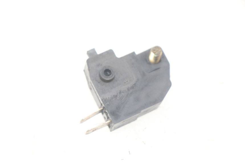 photo de INTERRUPTOR DE LUZ DE FREIO DIREITO KAWASAKI Z S 750 (2003 - 2006) - Zoom do estado de desgaste