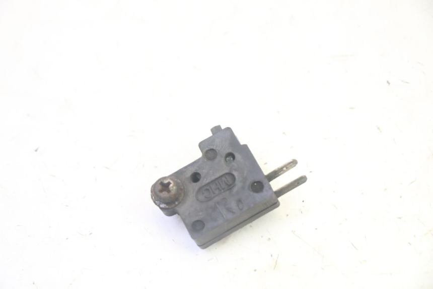 photo de INTERRUPTOR DE LUZ DE FREIO DIREITO KYMCO ZING 125 (1997 - 2003) - Vista principal