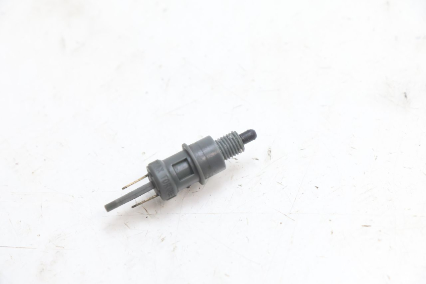 photo de CONTATOR DE LUZ DE FREIO DIREITA PIAGGIO ZIP 2T 50 (2009 - 2019) - Detalhe da peça