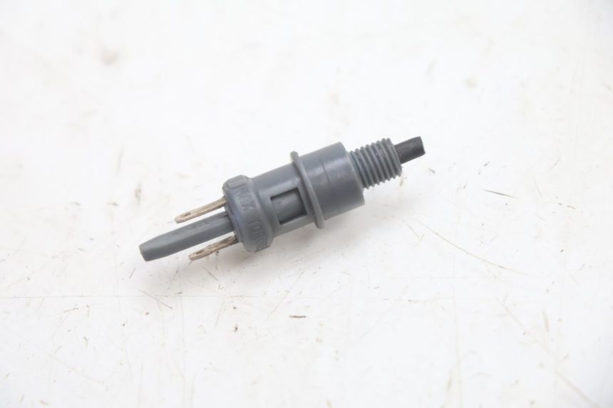 photo de CONTATOR DE LUZ DE FREIO DIREITA PIAGGIO ZIP 2T 50 (2009 - 2019) - Detalhe da peça