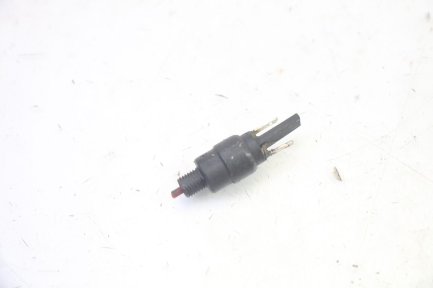 photo de INTERRUPTOR DE LUZ DE FREIO DIREITO PIAGGIO ZIP 4T 50 (2018 - 2020) - Vista principal
