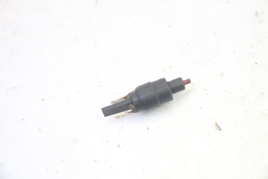 photo de INTERRUPTOR DE LUZ DE FREIO DIREITO PIAGGIO ZIP 4T 50 (2018 - 2020) - Detalhe da peça