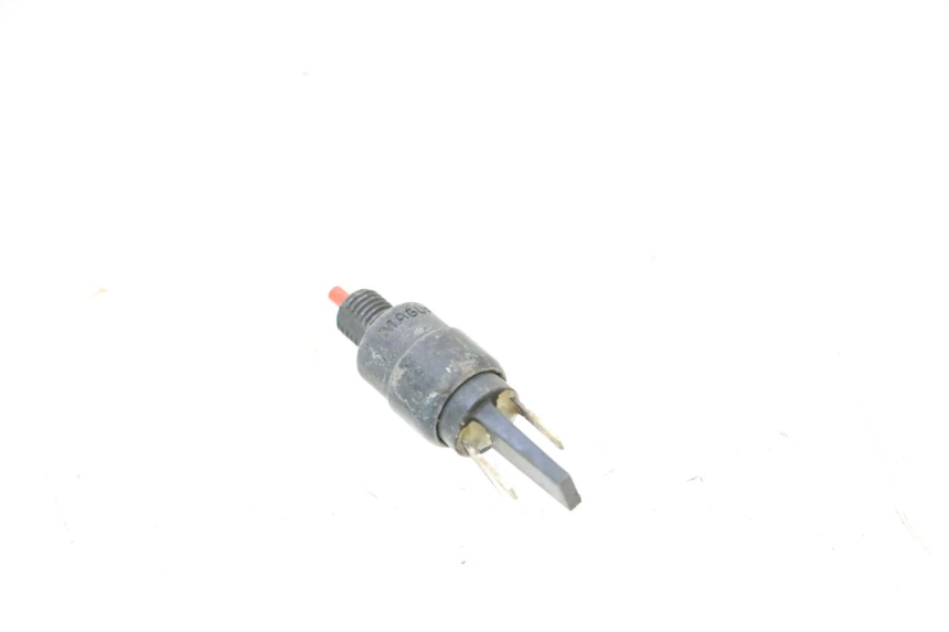 photo de INTERRUPTOR DE LUZ DE FREIO DIREITO PIAGGIO ZIP 4T 50 (2018 - 2020) - Zoom do estado de desgaste