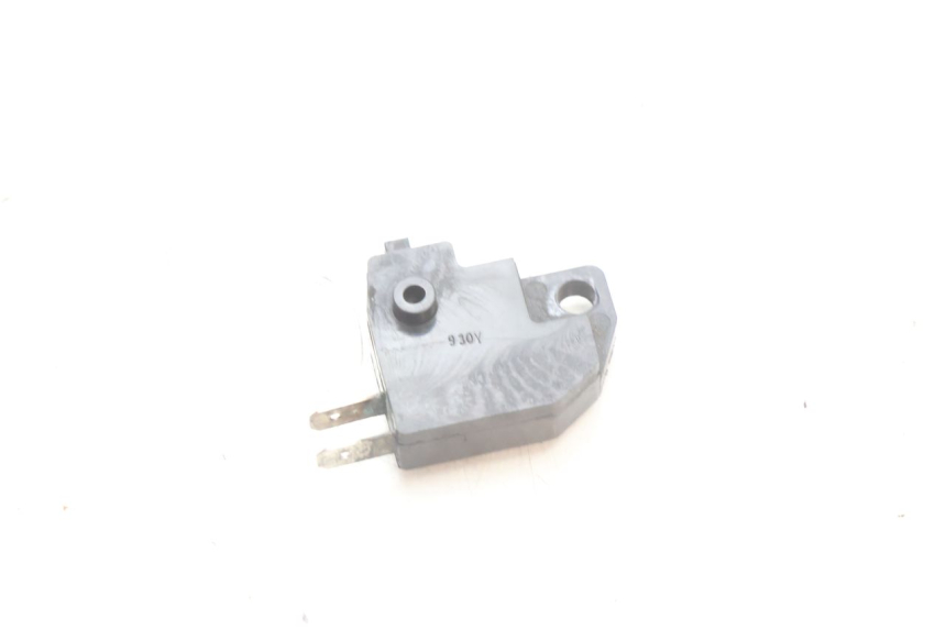 photo de INTERRUPTOR DE LUZ DE FREIO DIREITO KAWASAKI ZZR 600 (1995 - 2004) - Zoom do estado de desgaste