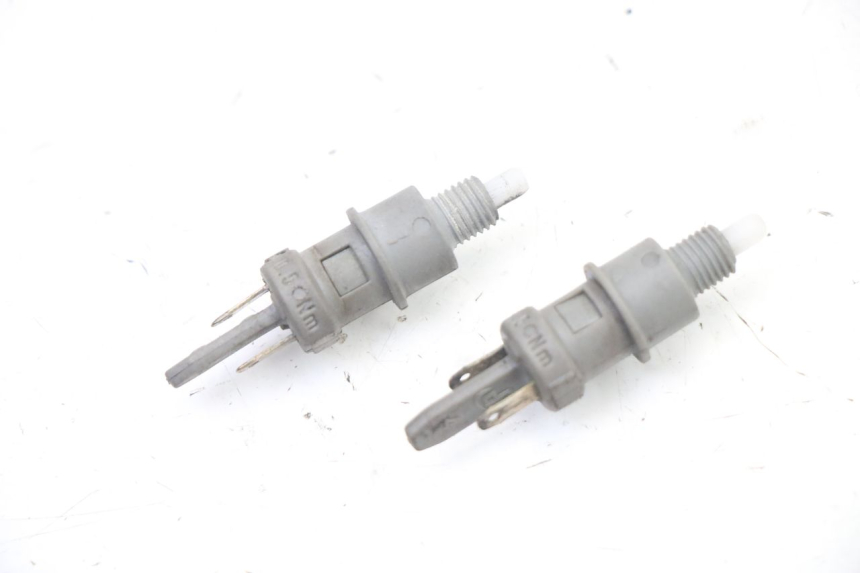 photo de INTERRUPTOR DE LUZ DE FREIO PEUGEOT ELYSEO 125 (1999 - 2004) - Detalhe da peça