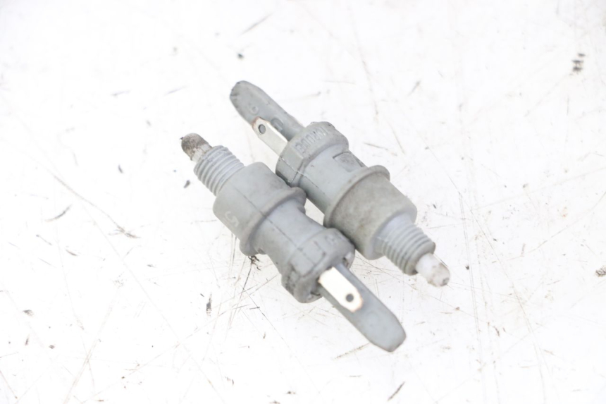 photo de INTERRUPTOR DE LUZ DE FREIO PEUGEOT ELYSTAR 125 (2002 - 2007) - Detalhe da peça