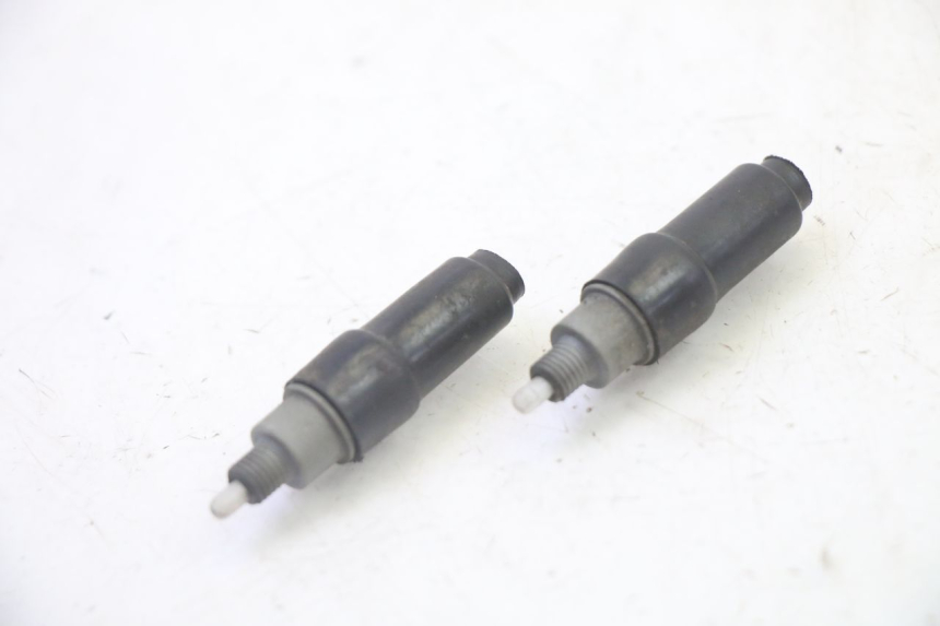 photo de INTERRUPTOR DE LUZ DE FREIO PEUGEOT ELYSTAR 50 (2002 - 2014) - Detalhe da peça