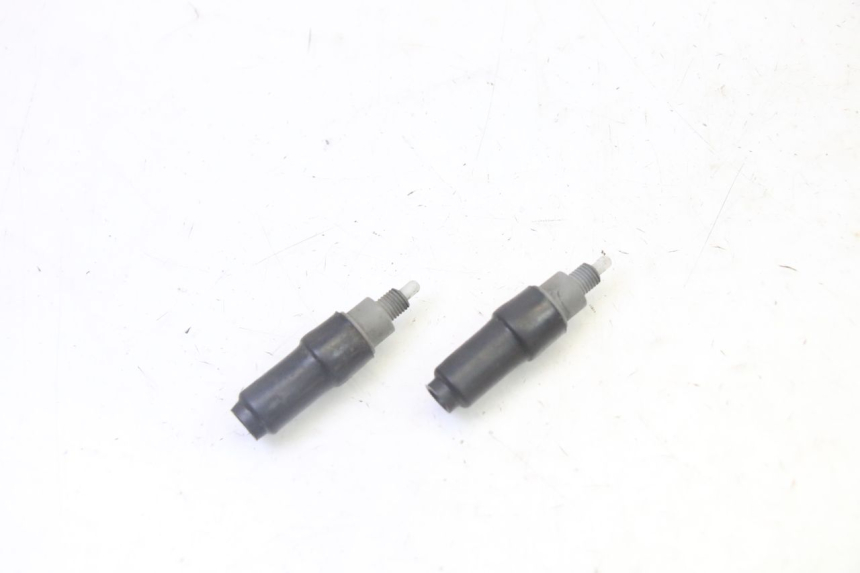 photo de INTERRUPTOR DE LUZ DE FREIO PEUGEOT ELYSTAR 50 (2002 - 2014) - Zoom do estado de desgaste