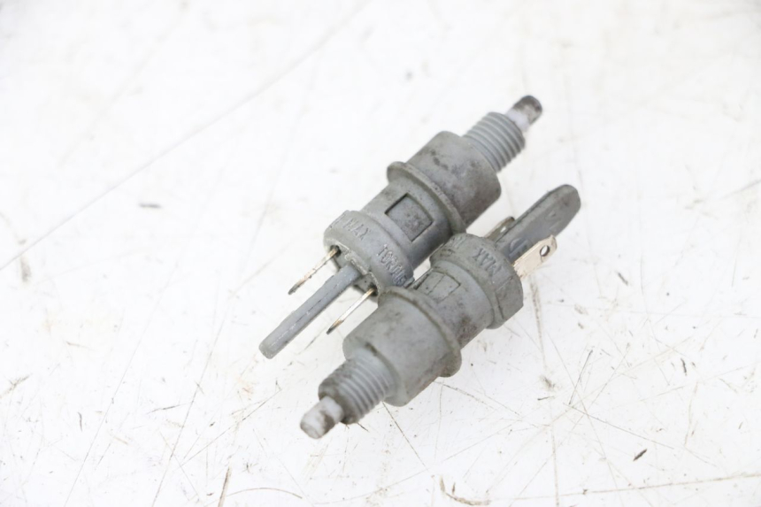 photo de INTERRUPTOR DE LUZ DE FREIO PEUGEOT ELYSTAR 50 (2002 - 2014) - Vista principal