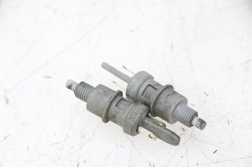 photo de INTERRUPTOR DE LUZ DE FREIO PEUGEOT ELYSTAR 50 (2002 - 2014) - Detalhe da peça