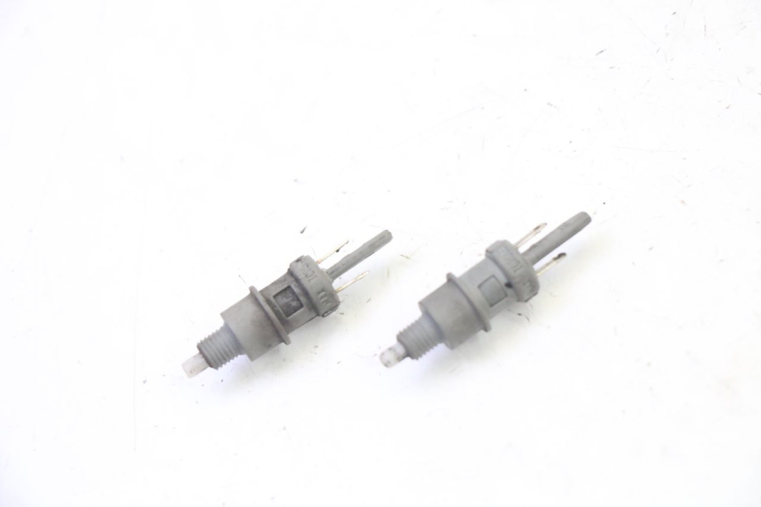 photo de INTERRUPTOR DE LUZ DE FREIO PEUGEOT ELYSTAR 50 (2002 - 2014) - Vista principal