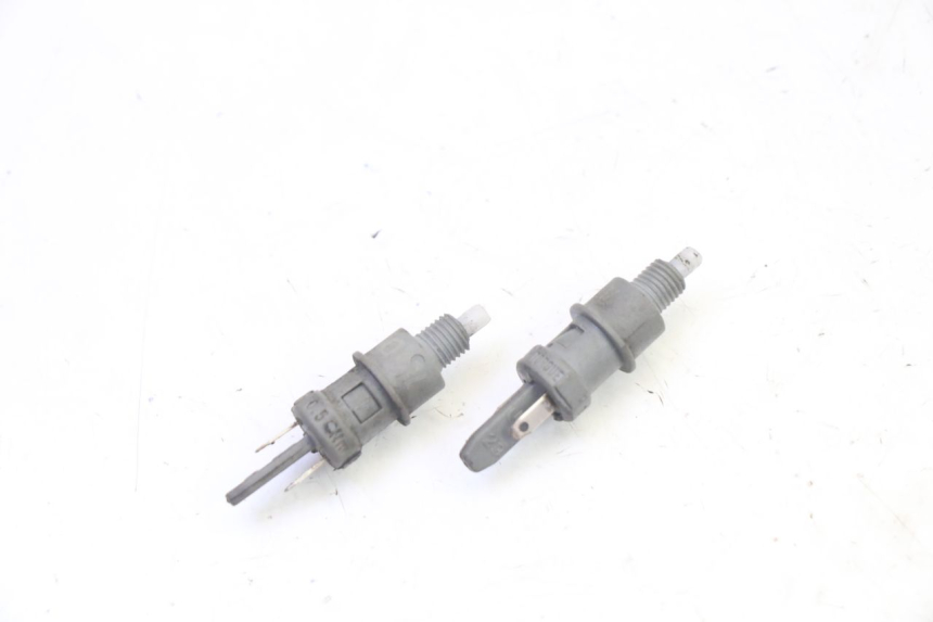 photo de INTERRUPTOR DE LUZ DE FREIO PEUGEOT ELYSTAR 50 (2002 - 2014) - Detalhe da peça