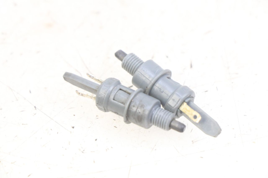 photo de INTERRUPTOR DE LUZ DE FREIO PIAGGIO FLY 2T 50 (2004 - 2017) - Vista principal