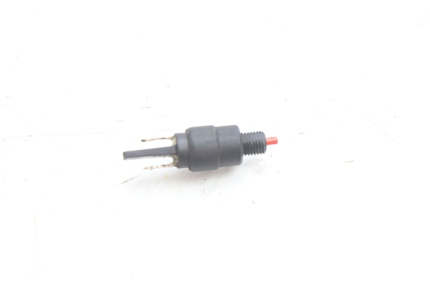 photo de INTERRUPTOR DE LUZ DE FREIO PIAGGIO FLY 2T 50 (2004 - 2017) - Detalhe da peça