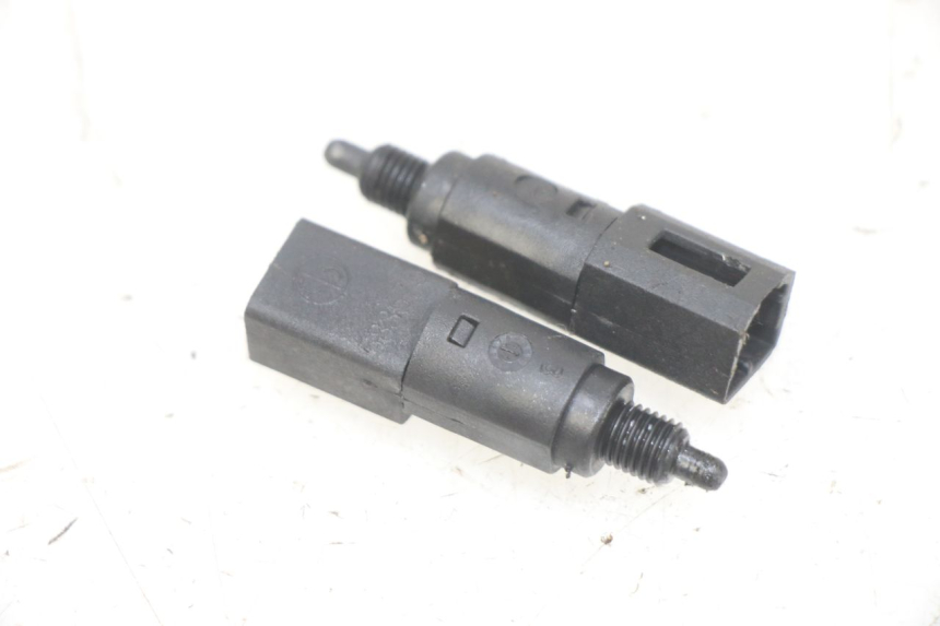 photo de INTERRUPTOR DE LUZ DE FREIO PIAGGIO FLY 125 (2005 - 2012) - Vista principal