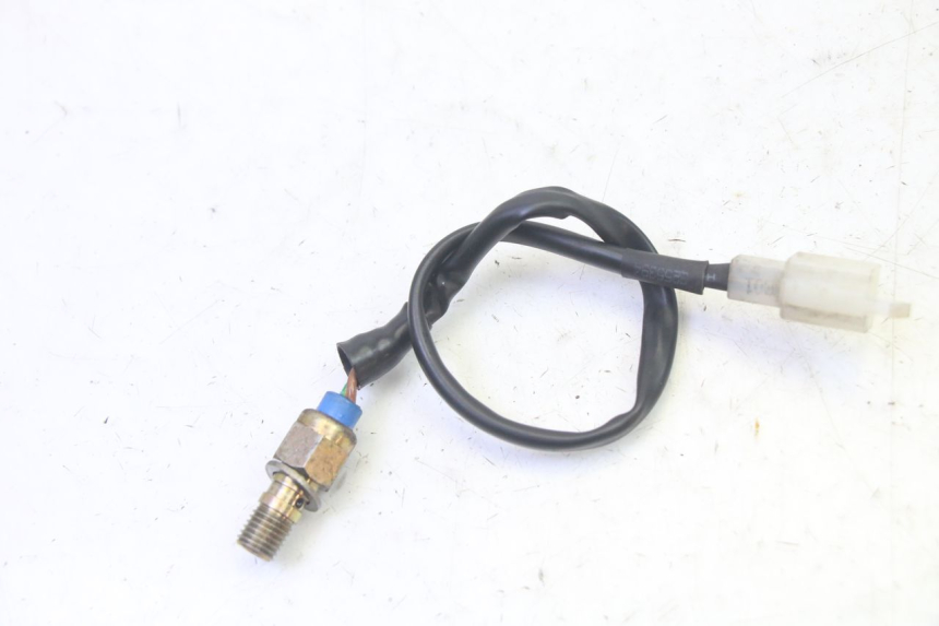 photo de INTERRUPTOR DE LUZ DE FREIO ESQUERDO ADIVA AD3 300 (2014 - 2020) - Detalhe da peça