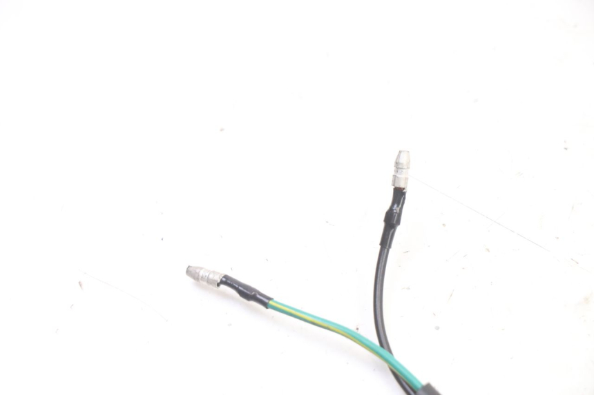 photo de INTERRUPTOR DE LUZ DE FREIO ESQUERDO KYMCO AGILITY 4T 50 (2005 - 2018) - Zoom do estado de desgaste