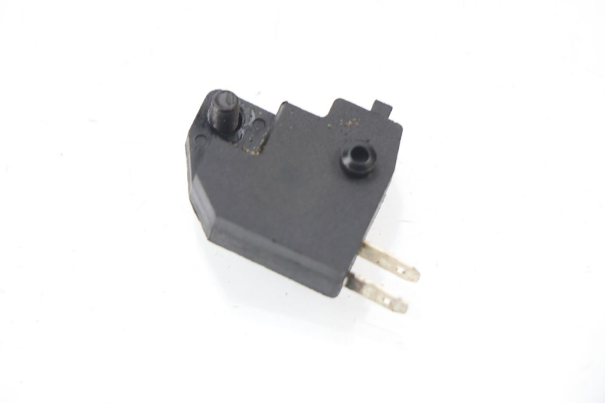photo de INTERRUPTOR DE LUZ DE FREIO ESQUERDO KYMCO AGILITY CITY 16P 125 (2015 - 2021) - Detalhe da peça