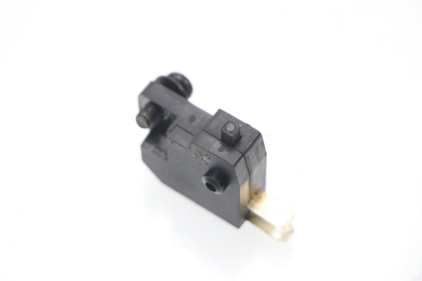 photo de INTERRUPTOR DE LUZ DE FREIO ESQUERDO KYMCO AGILITY CITY 16P 125 (2015 - 2021) - Zoom do estado de desgaste