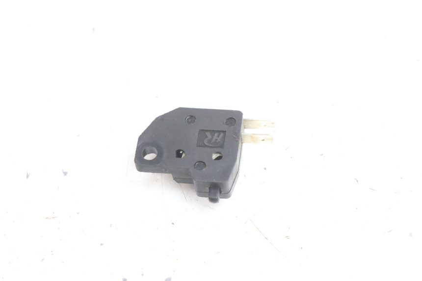 photo de INTERRUPTOR DE LUZ DE FREIO ESQUERDO KYMCO AGILITY CITY 16P 125 (2015 - 2024) - Zoom do estado de desgaste