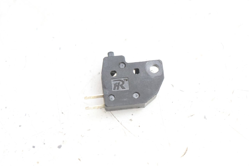 photo de INTERRUPTOR DE LUZ DE FREIO ESQUERDO KYMCO AGILITY CITY 16P 125 (2015 - 2024) - Outro ângulo de visão