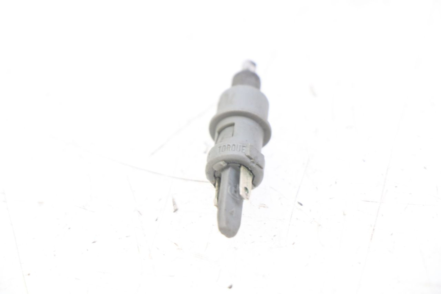 photo de INTERRUPTOR DE LUZ DE FREIO ESQUERDO DERBI BOULEVARD 50 (2009 - 2006) - Detalhe da peça