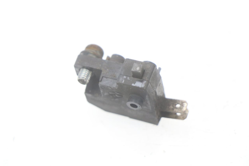 photo de INTERRUPTOR DE LUZ DE FREIO ESQUERDO SUZUKI BURGMAN 125 (2007 - 2014) - Detalhe da peça