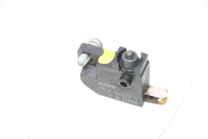 photo de INTERRUPTOR DE LUZ DE FREIO ESQUERDO SUZUKI BURGMAN 125 (2007 - 2014) - Zoom do estado de desgaste