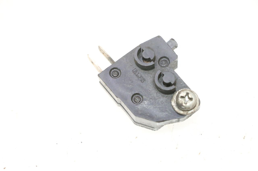 photo de INTERRUPTOR DE LUZ DE FREIO ESQUERDO SUZUKI BURGMAN 125 (2007 - 2014) - Outro ângulo de visão