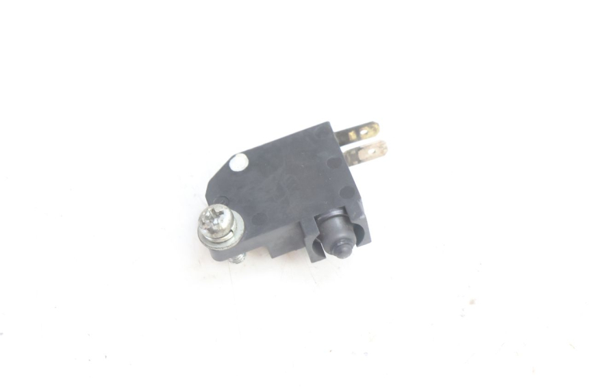 photo de INTERRUPTOR DE LUZ DE FREIO ESQUERDO SUZUKI BURGMAN 125 (2007 - 2014) - Detalhe da peça