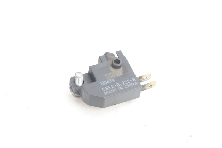 photo de INTERRUPTOR DE LUZ DE FREIO ESQUERDO SUZUKI BURGMAN 125 (2007 - 2014) - Zoom do estado de desgaste
