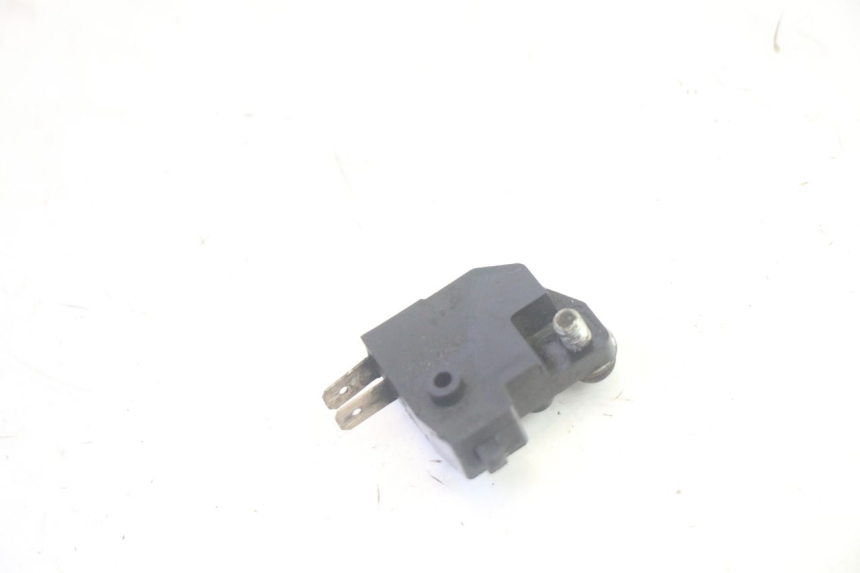 photo de INTERRUPTOR DE LUZ DE FREIO ESQUERDO SUZUKI BURGMAN EXECUTIVE ABS 650 (2006 - 2012) - Outro ângulo de visão