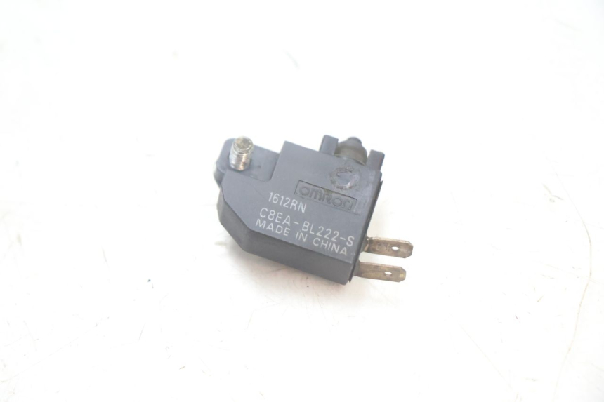 photo de INTERRUPTOR DE LUZ DE FREIO ESQUERDO SUZUKI BURGMAN EXECUTIVE ABS 650 (2006 - 2012) - Zoom do estado de desgaste