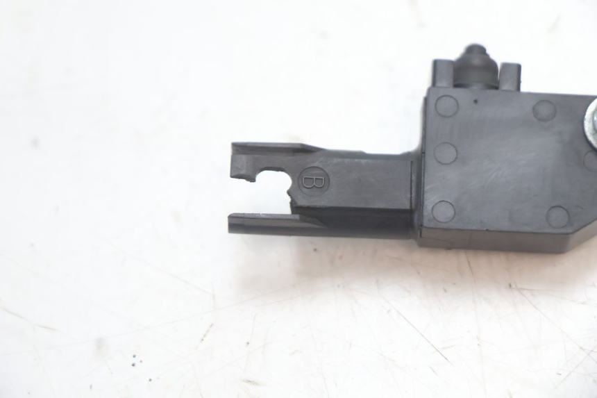 photo de INTERRUPTOR DE LUZ DE FREIO ESQUERDO BMW C SPORT 650 (2015 - 2021) - Detalhe da peça