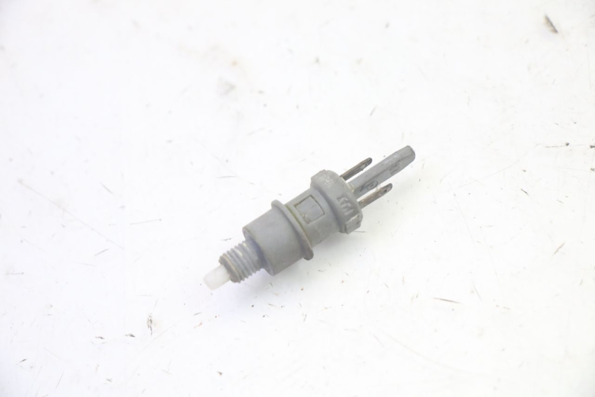 photo de INTERRUPTOR DE LUZ DE FREIO ESQUERDO PEUGEOT ELYSEO 125 (1999 - 2004) - Vista principal