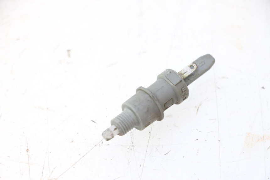 photo de CONTATOR DE LUZ DE FREIO ESQUERDO PEUGEOT ELYSTAR 50 (2002 - 2014) - Detalhe da peça