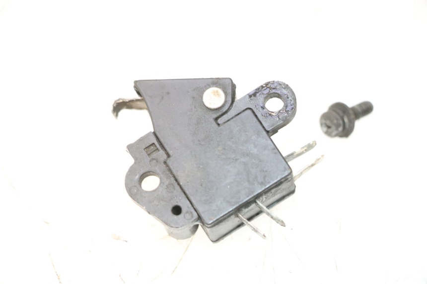 photo de INTERRUPTOR DE LUZ DE FREIO ESQUERDO HONDA FES PANTHEON 2T 125 (1998 - 2002) - Detalhe da peça