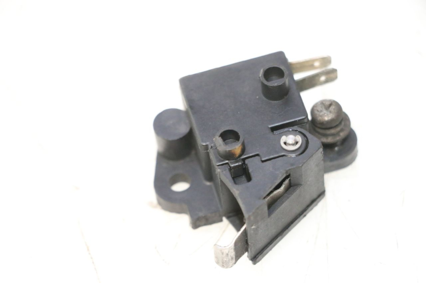 photo de INTERRUPTOR DE LUZ DE FREIO ESQUERDO HONDA FES PANTHEON 2T 125 (1998 - 2002) - Zoom do estado de desgaste