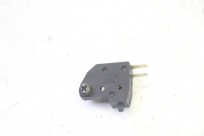photo de INTERRUPTOR DE LUZ DE FREIO ESQUERDO SYM FIDDLE 3 III 125 (2014 - 2020) - Detalhe da peça