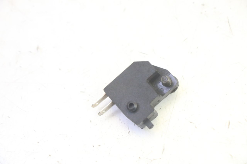 photo de INTERRUPTOR DE LUZ DE FREIO ESQUERDO SYM FIDDLE 3 III 125 (2014 - 2020) - Outro ângulo de visão