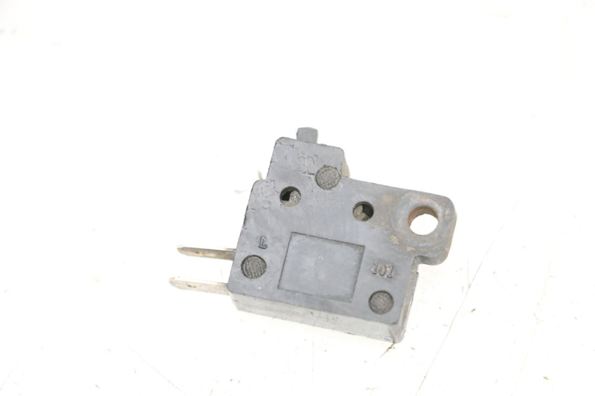 photo de INTERRUPTOR DE LUZ DE FREIO ESQUERDO KYMCO GRAND DINK 125 (2002 - 2007) - Detalhe da peça