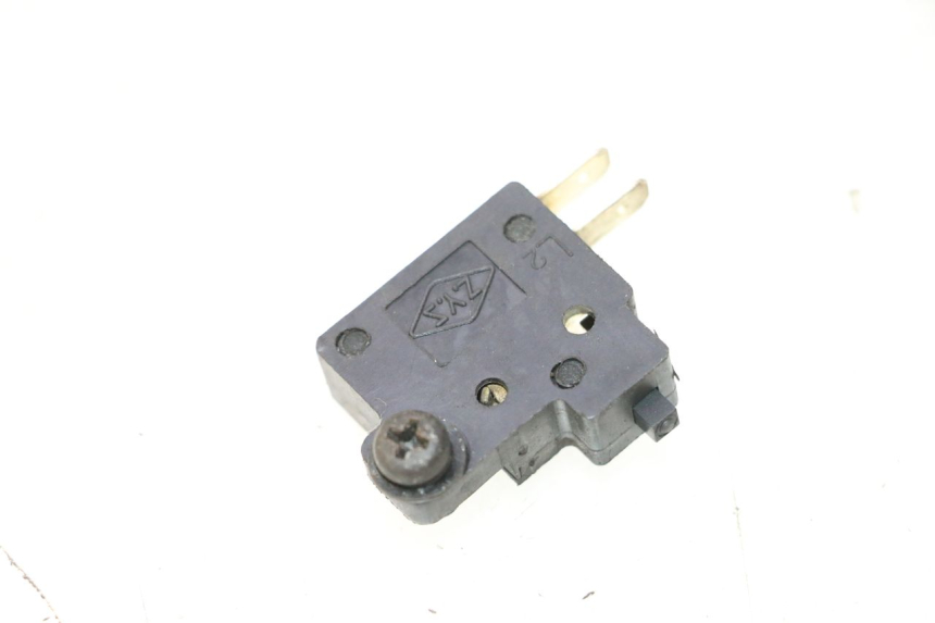photo de INTERRUPTOR DE LUZ DE FREIO ESQUERDO KYMCO GRAND DINK 125 (2008 - 2014) - Vista principal
