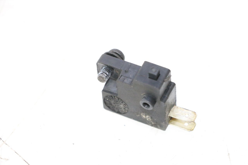 photo de INTERRUPTOR DE LUZ DE FREIO ESQUERDO KYMCO GRAND DINK 125 (2008 - 2014) - Zoom do estado de desgaste