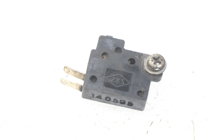 photo de INTERRUPTOR DE LUZ DE FREIO ESQUERDO SYM GTS EFI ABS 125 (2012 - 2016) - Vista principal