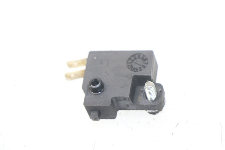 photo de INTERRUPTOR DE LUZ DE FREIO ESQUERDO SYM GTS EFI ABS 125 (2012 - 2016) - Detalhe da peça