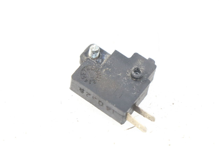 photo de INTERRUPTOR DE LUZ DE FREIO ESQUERDO SYM GTS EFI ABS 125 (2012 - 2016) - Detalhe da peça