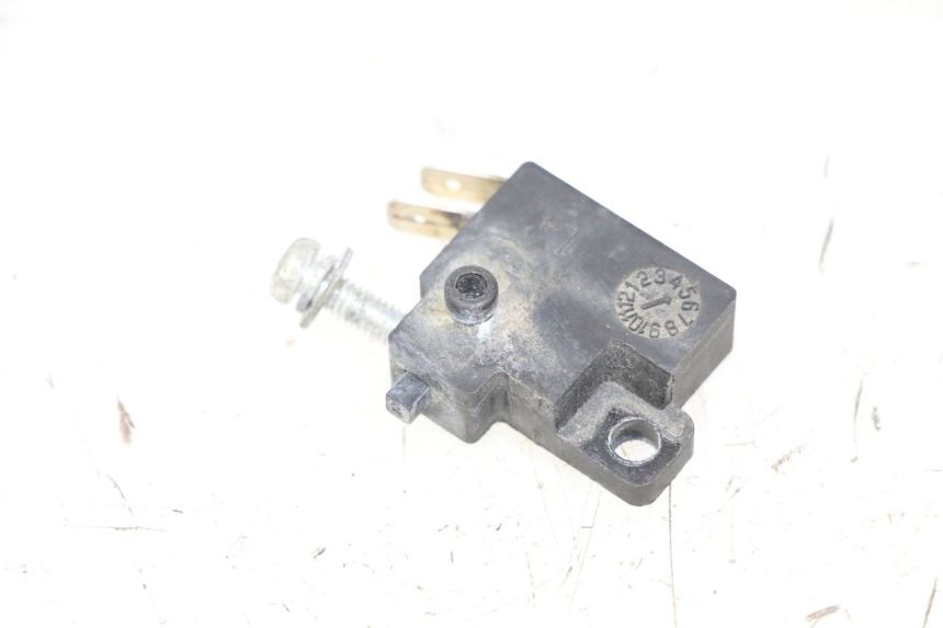 photo de INTERRUPTOR DE LUZ DE FREIO ESQUERDO SYM JOYMAX 125 (2010 - 2017) - Vista principal