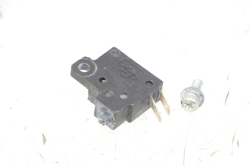 photo de INTERRUPTOR DE LUZ DE FREIO ESQUERDO SYM JOYMAX 125 (2010 - 2017) - Detalhe da peça